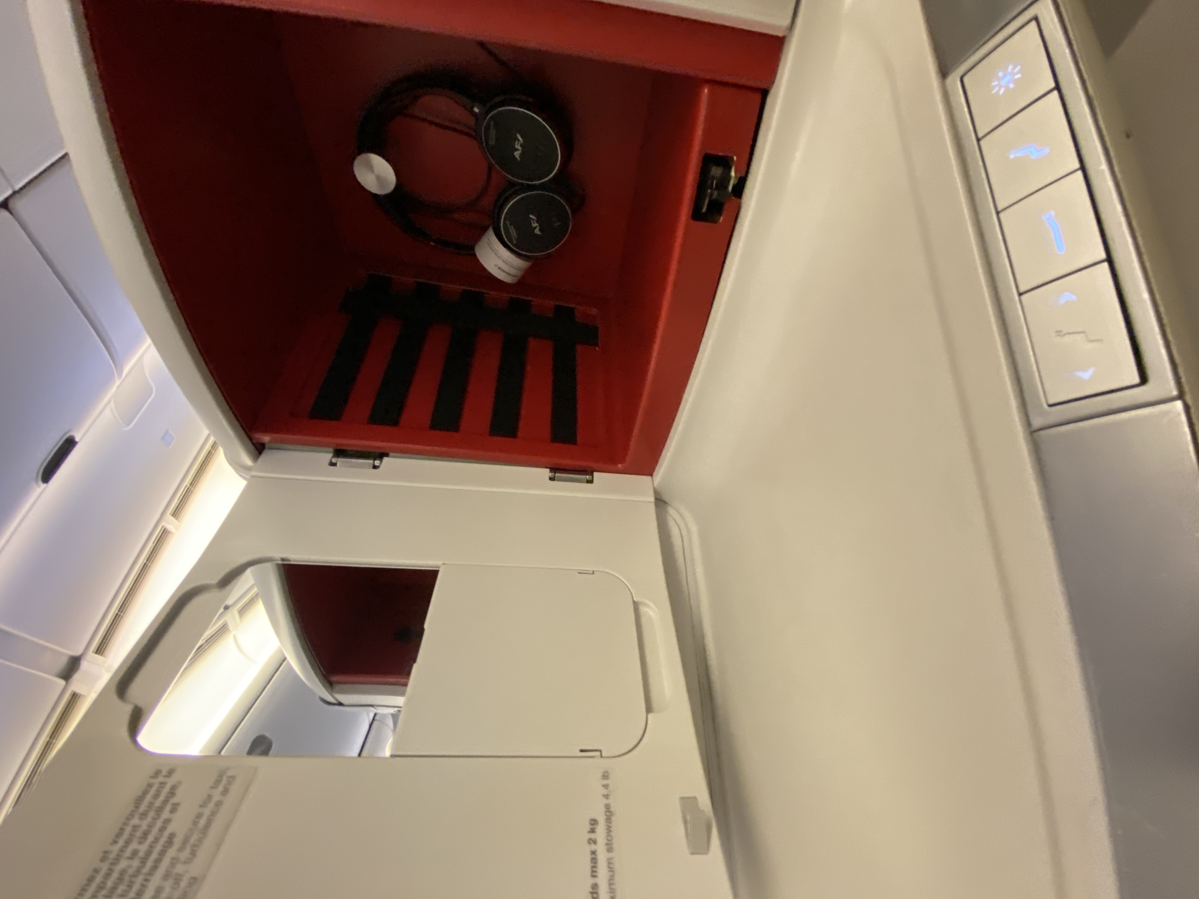air france business class: storage space