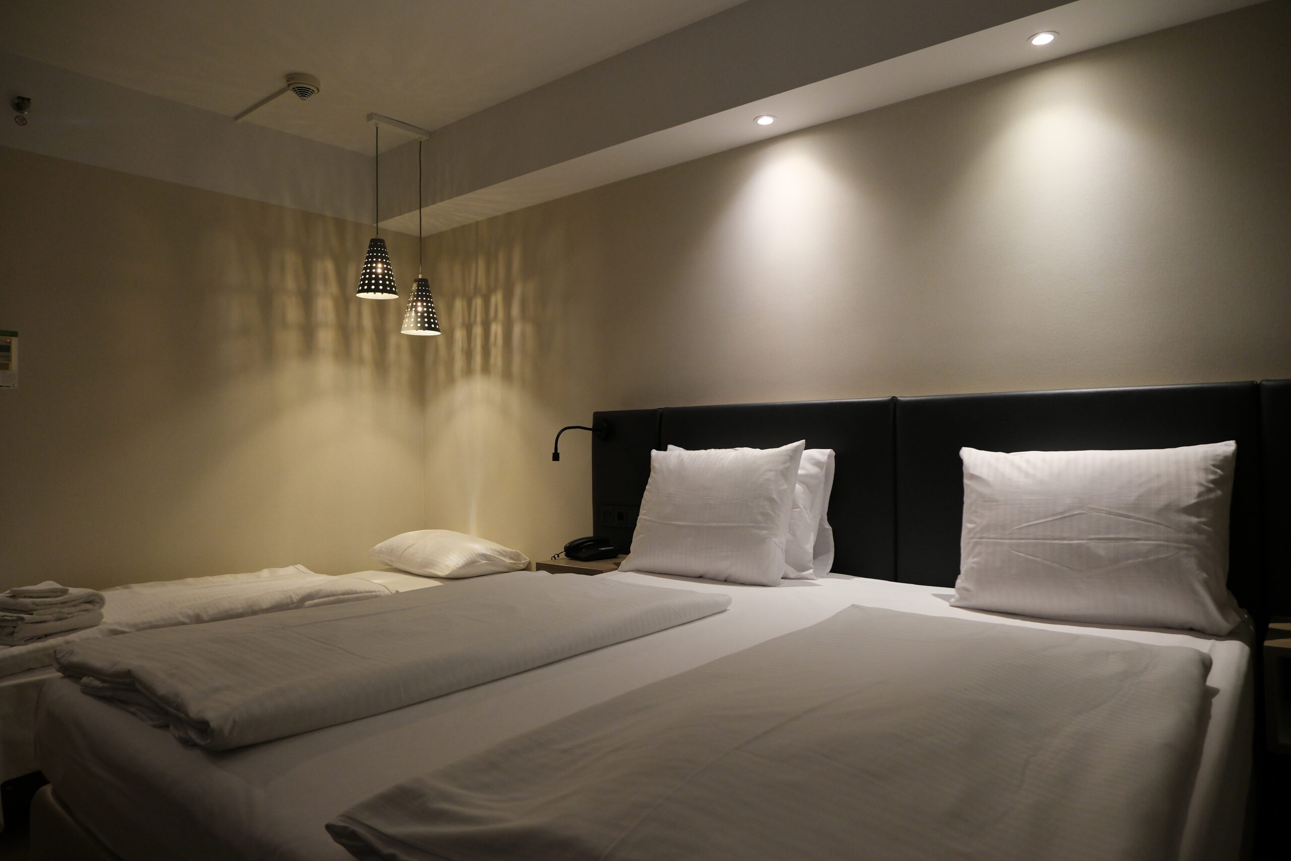 Holiday Inn hotel room