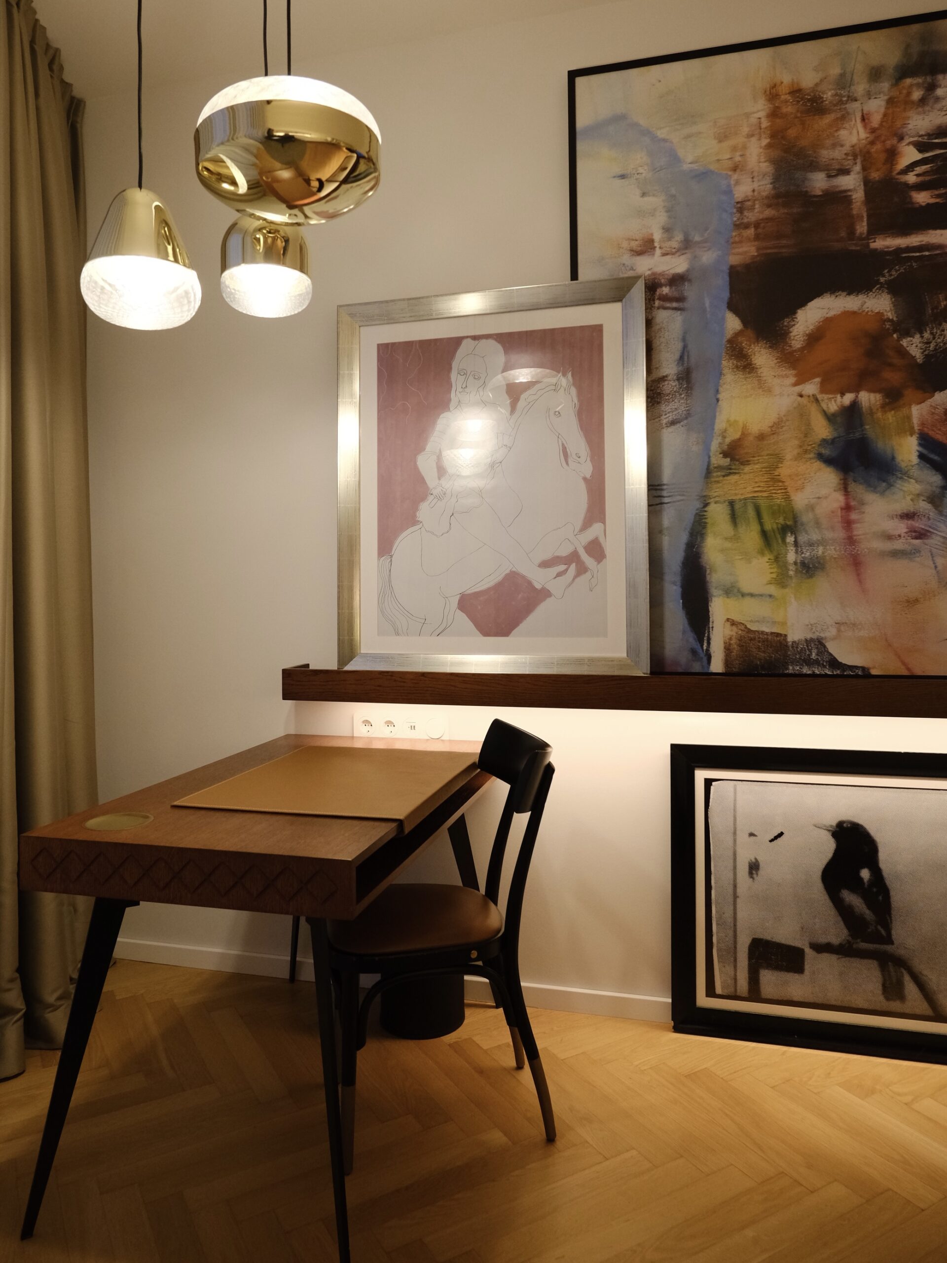 1 King View Room Working Desk
