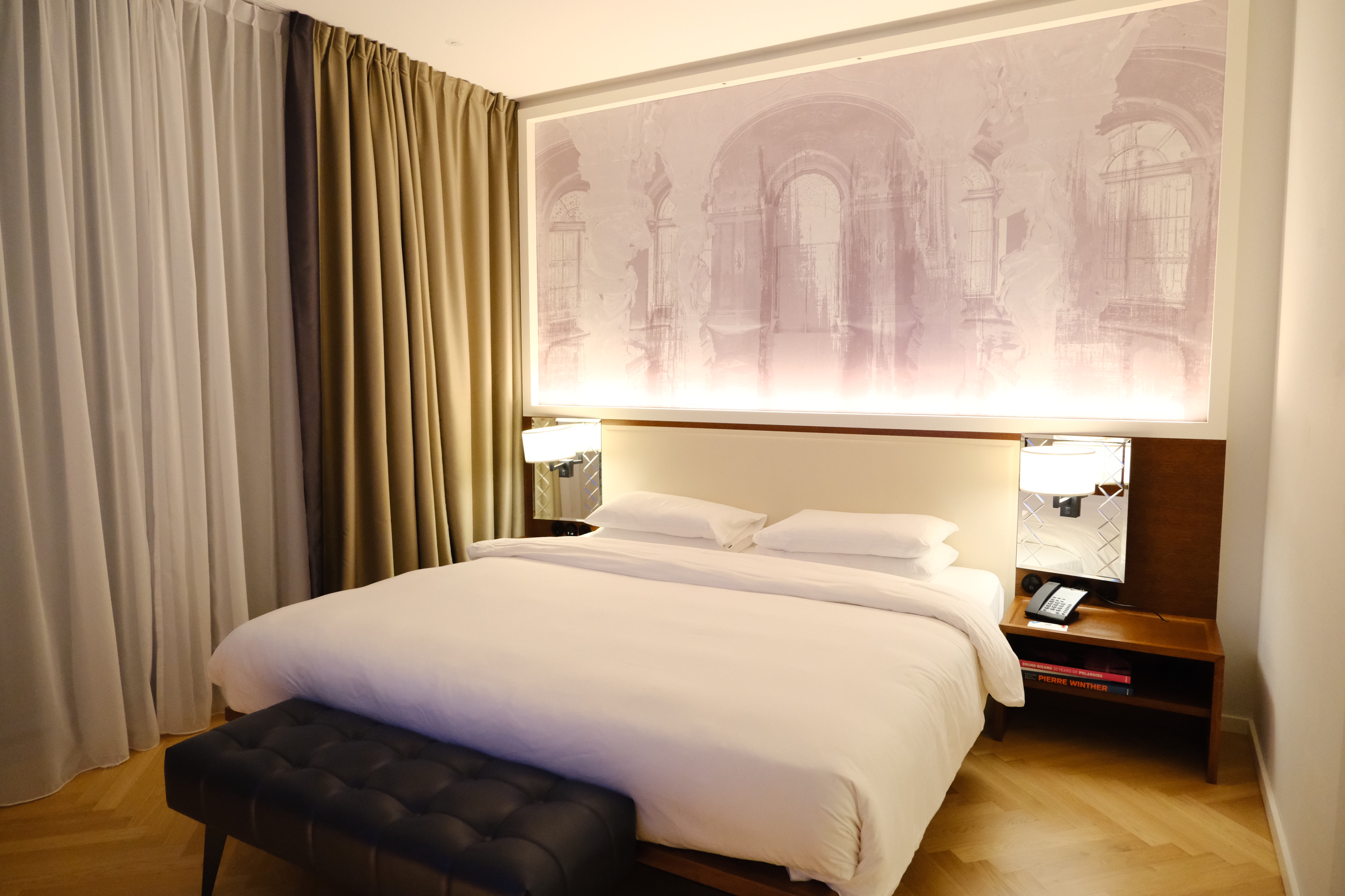 Andaz Deluxe Suite Bedroom