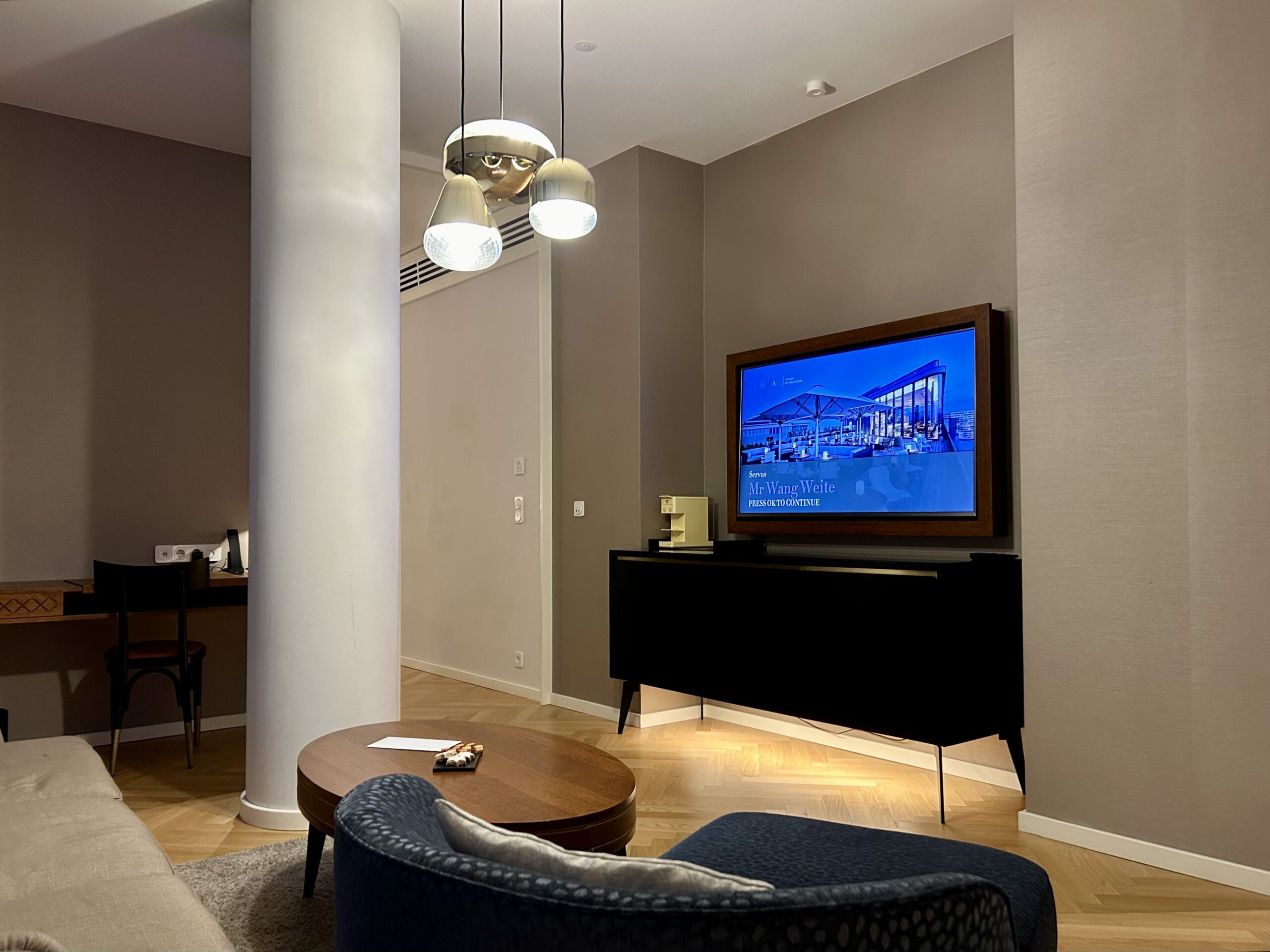 Andaz Deluxe Suite Living Room