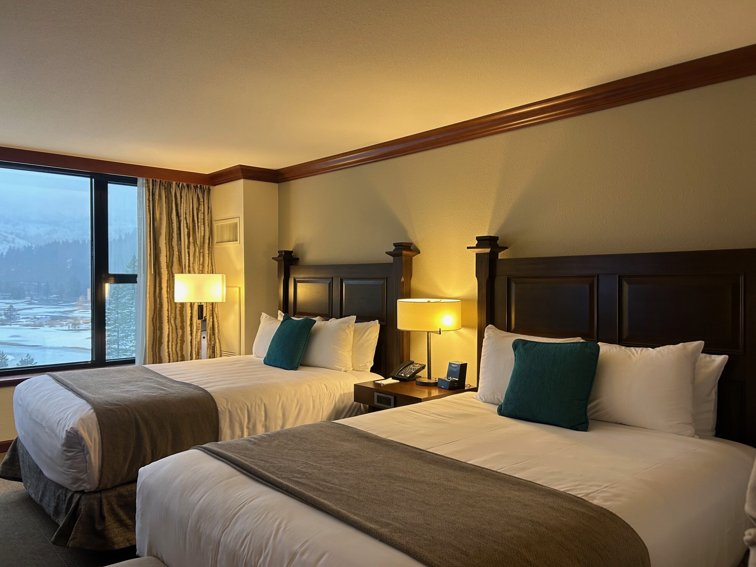 Double beds room