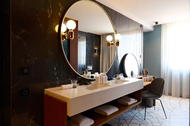Junior King Suite's Bathroom