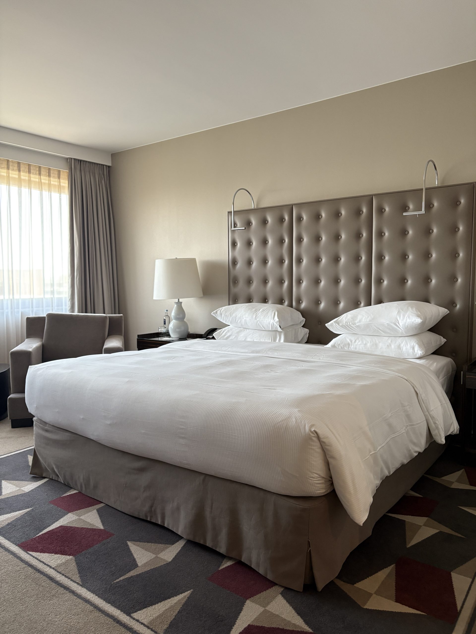 Large king bed in the standard room in Hyatt Regency Cologne