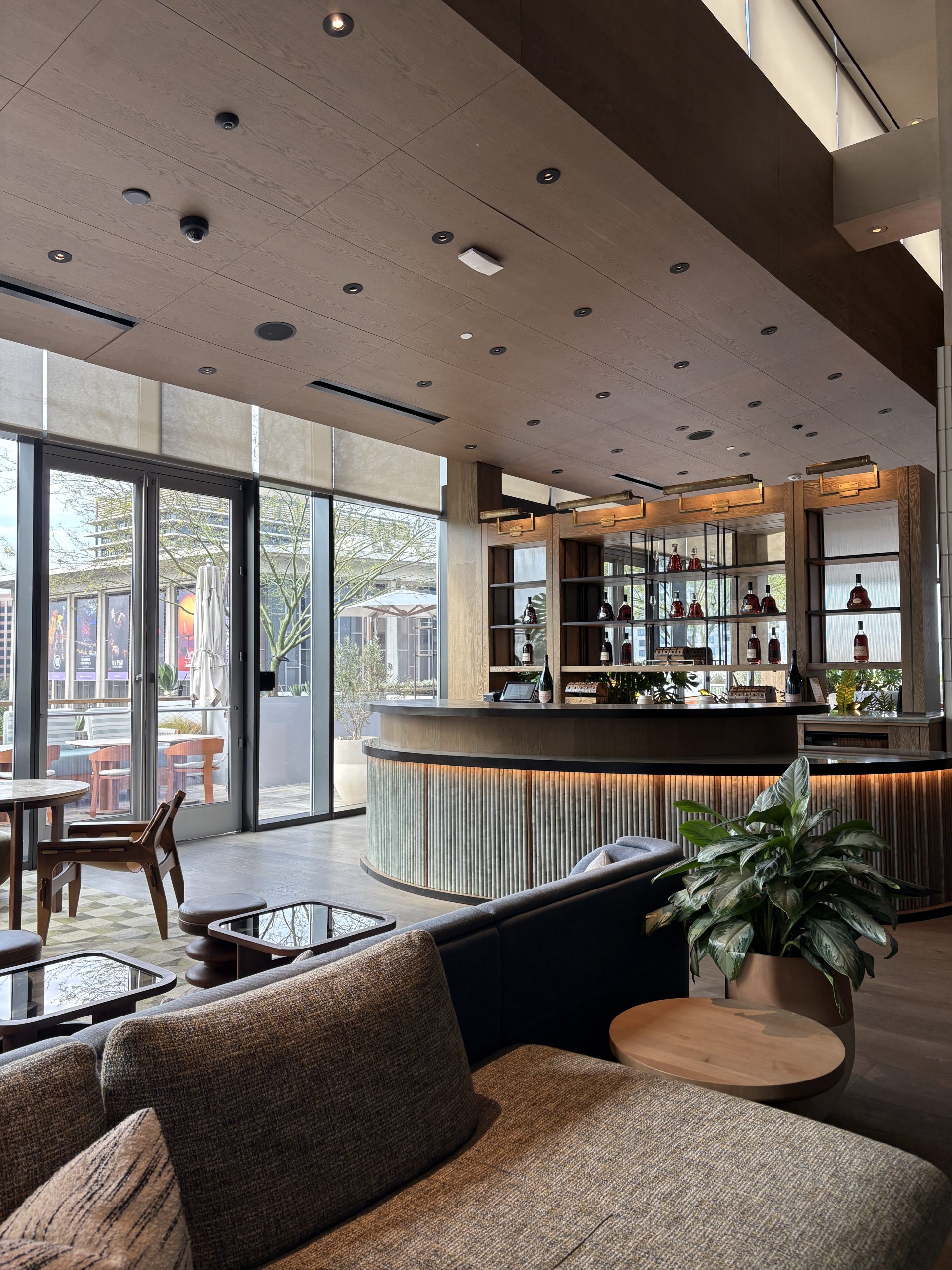Lounging area in the lobby with a wet bar