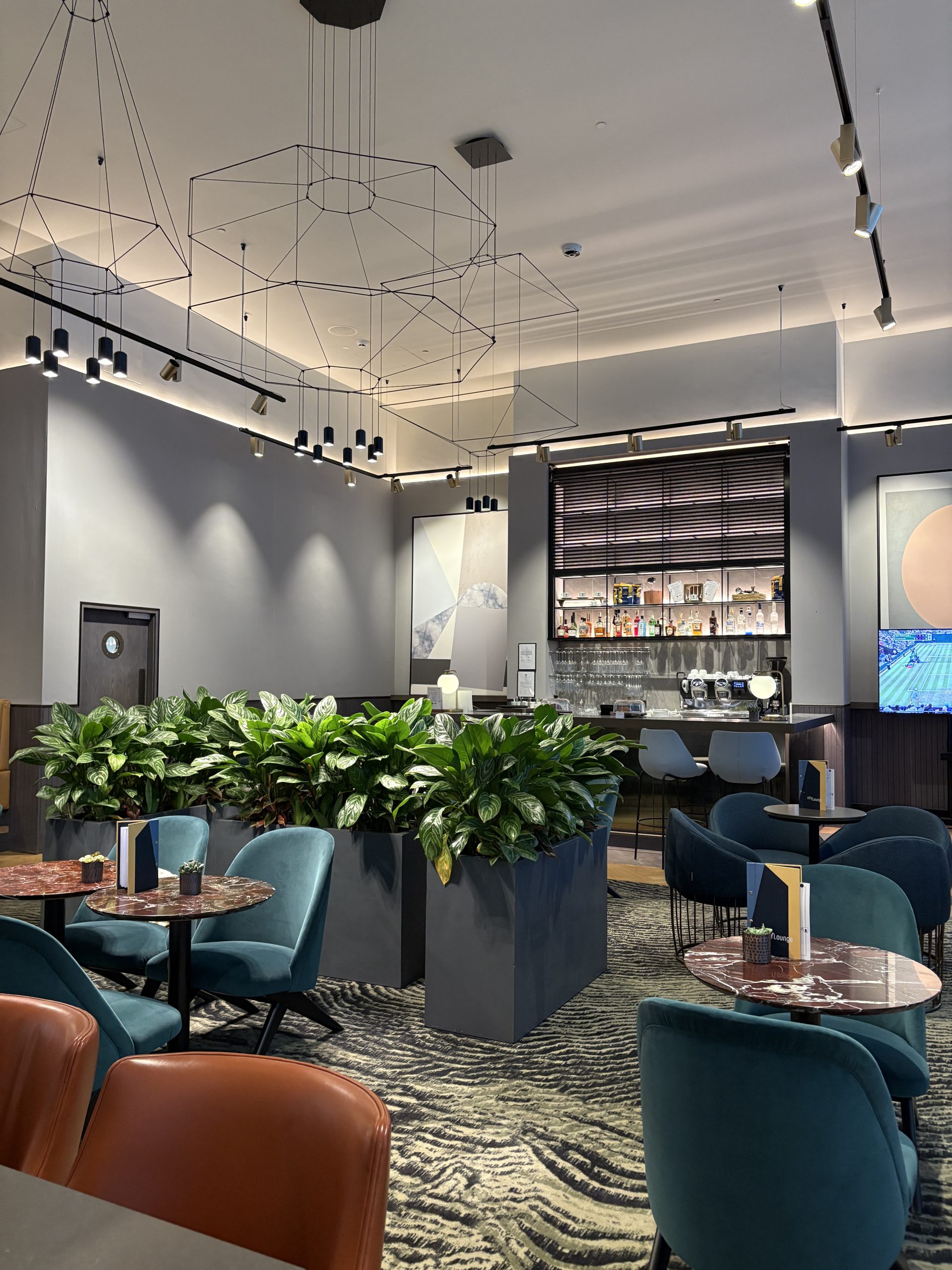 bar & lounge area