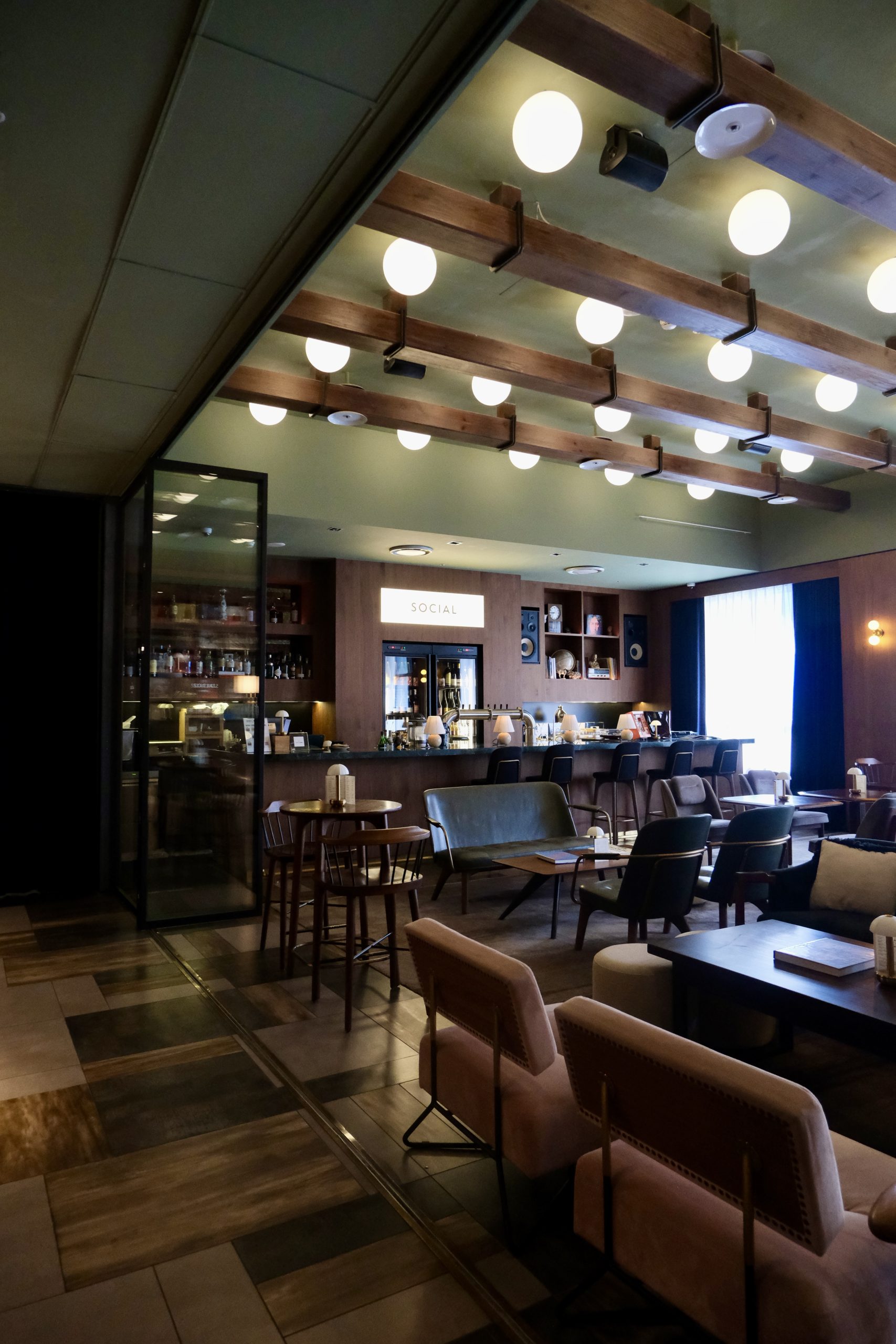 Episode Da'an lobby Social bar