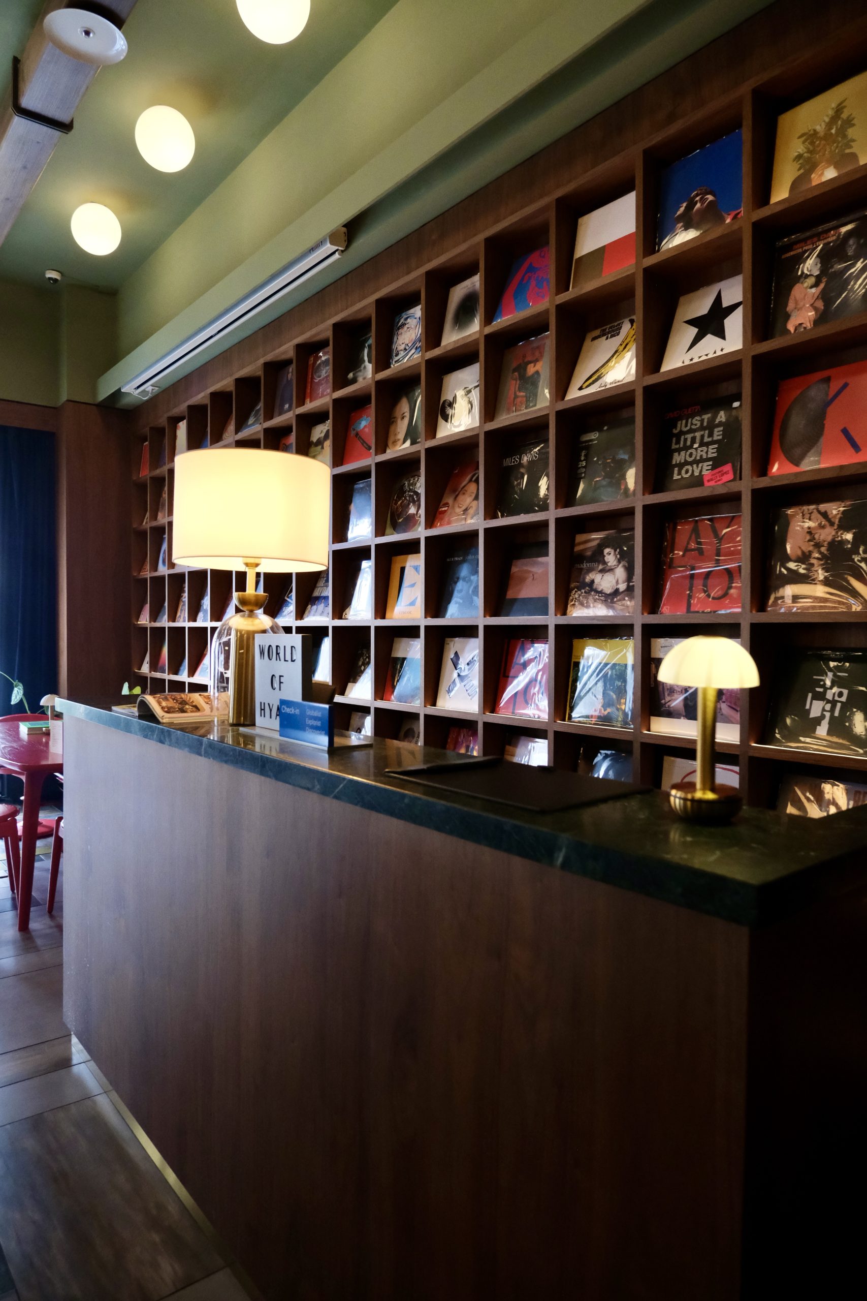 Episode Da'an lobby Globalist concierge desk