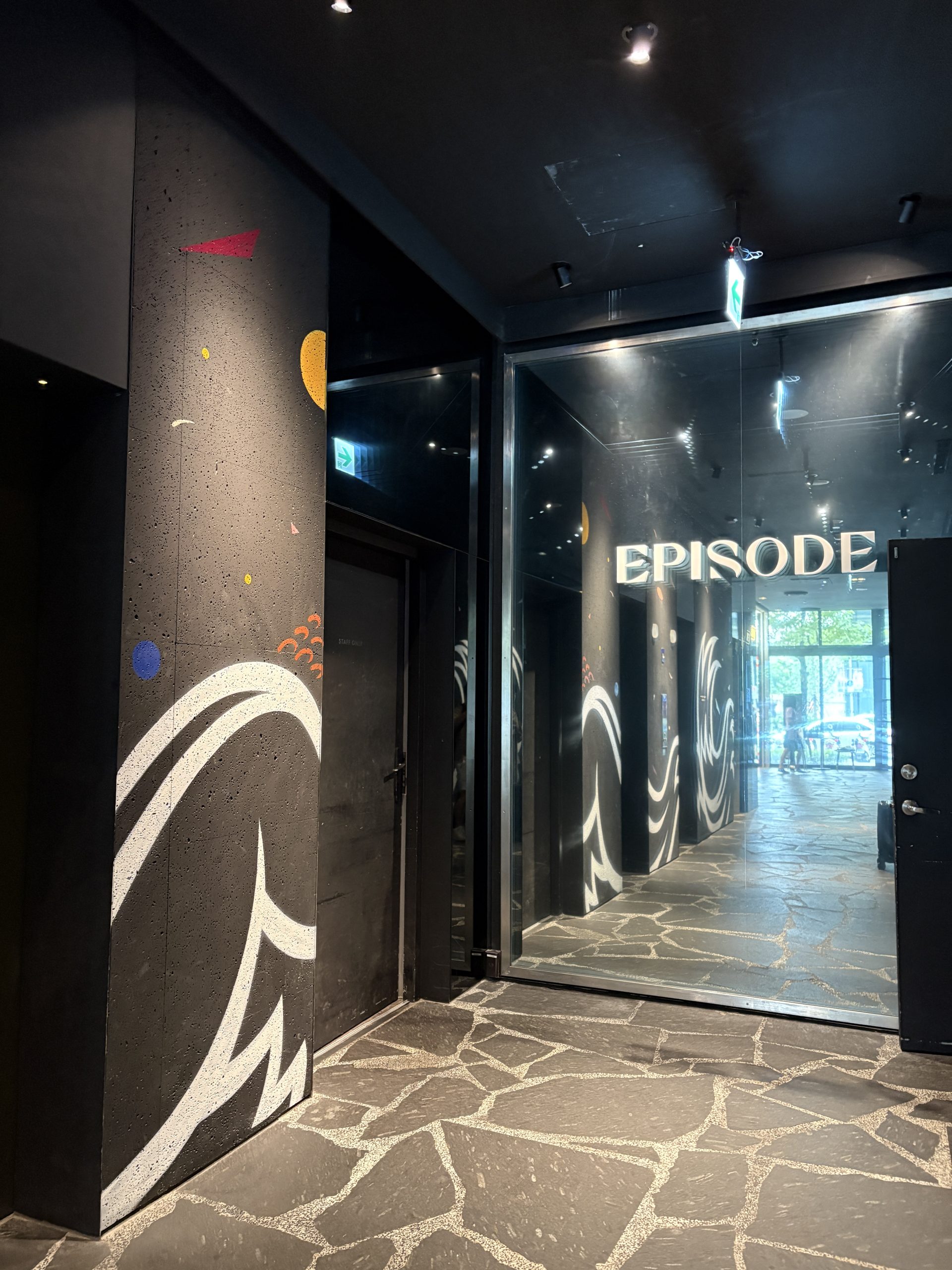 Episode Da'an first floor elevator waiting area