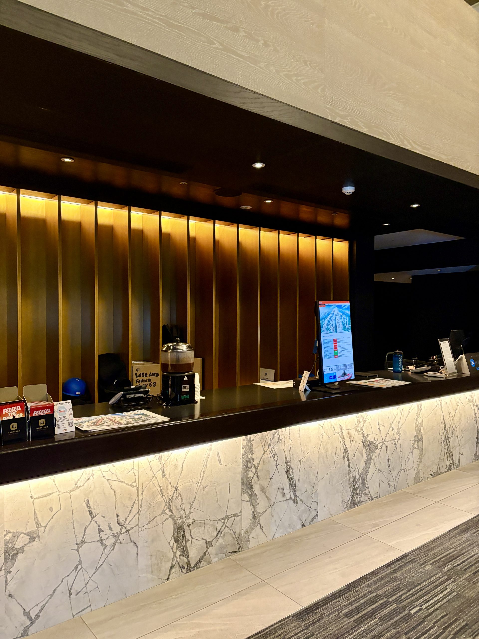 Info desk in front of the ski lockers