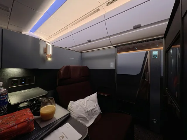 Glamorous JAL business class suite