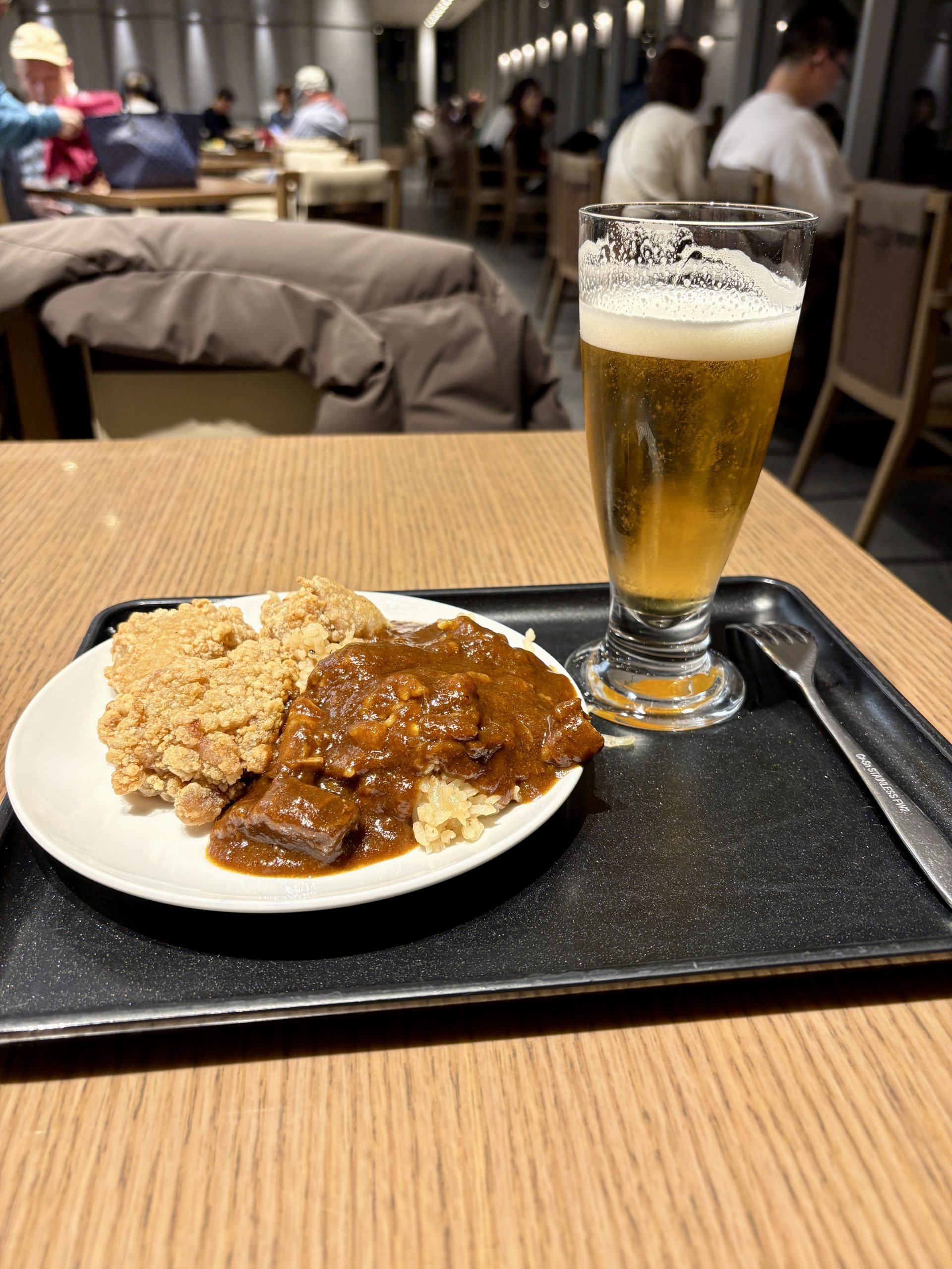 Famous beef curry with karage chicken and a glass of Asahi beer