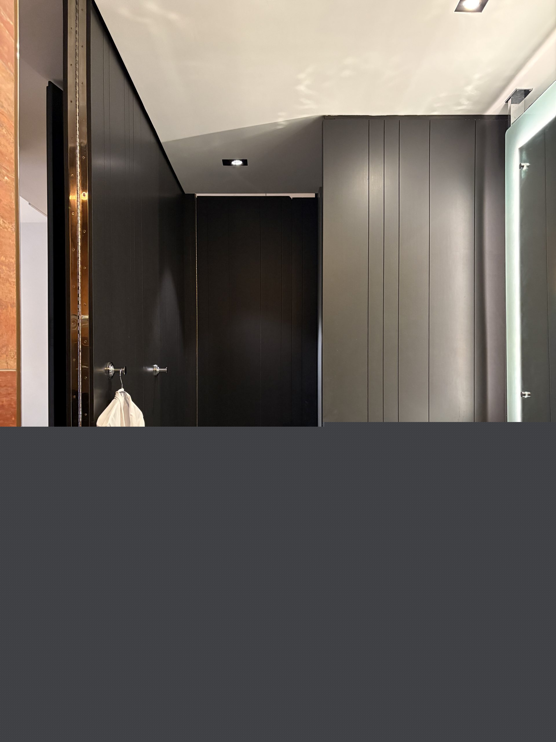 Wall separation in the bathroom for the toilet and the door leading to the front entrance