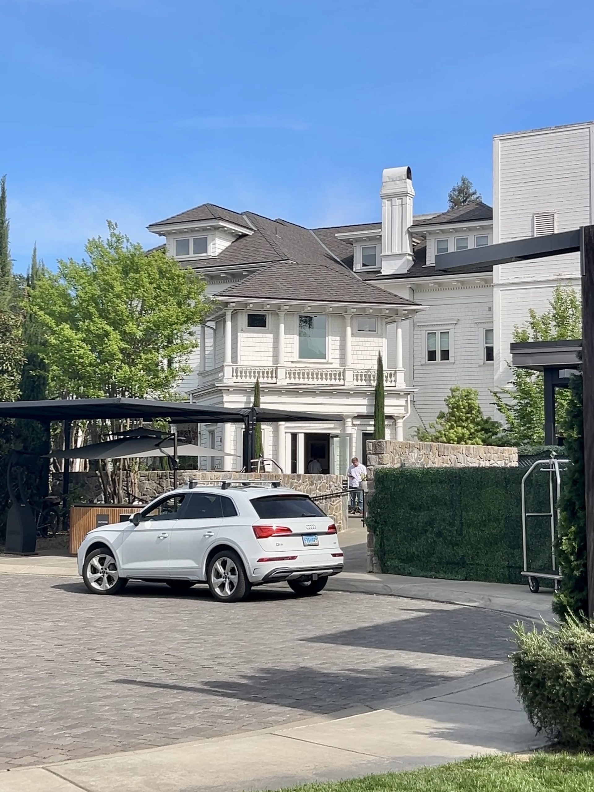 Drive way round about at Alila Napa Valley