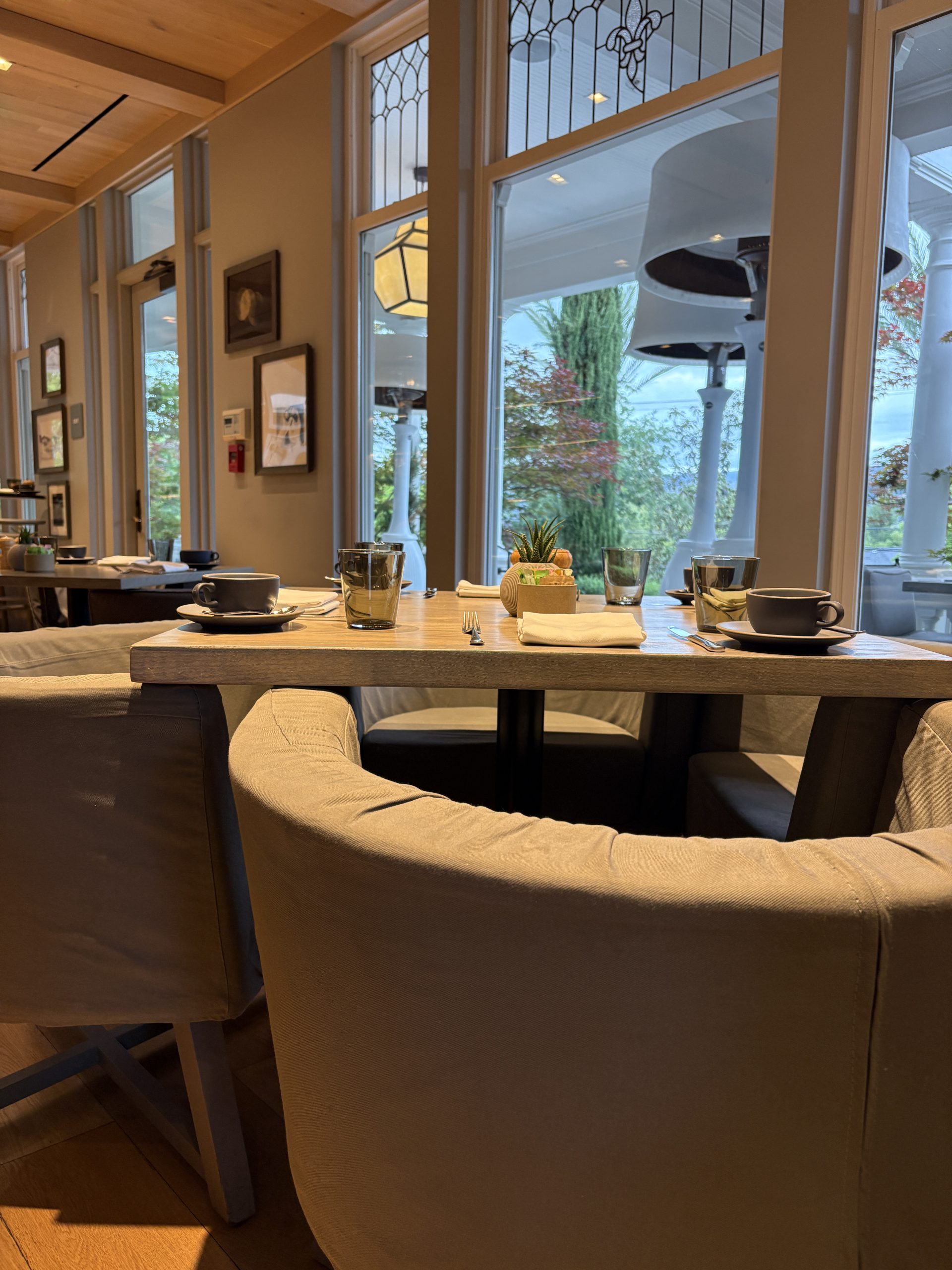 Beautiful dinning room set up