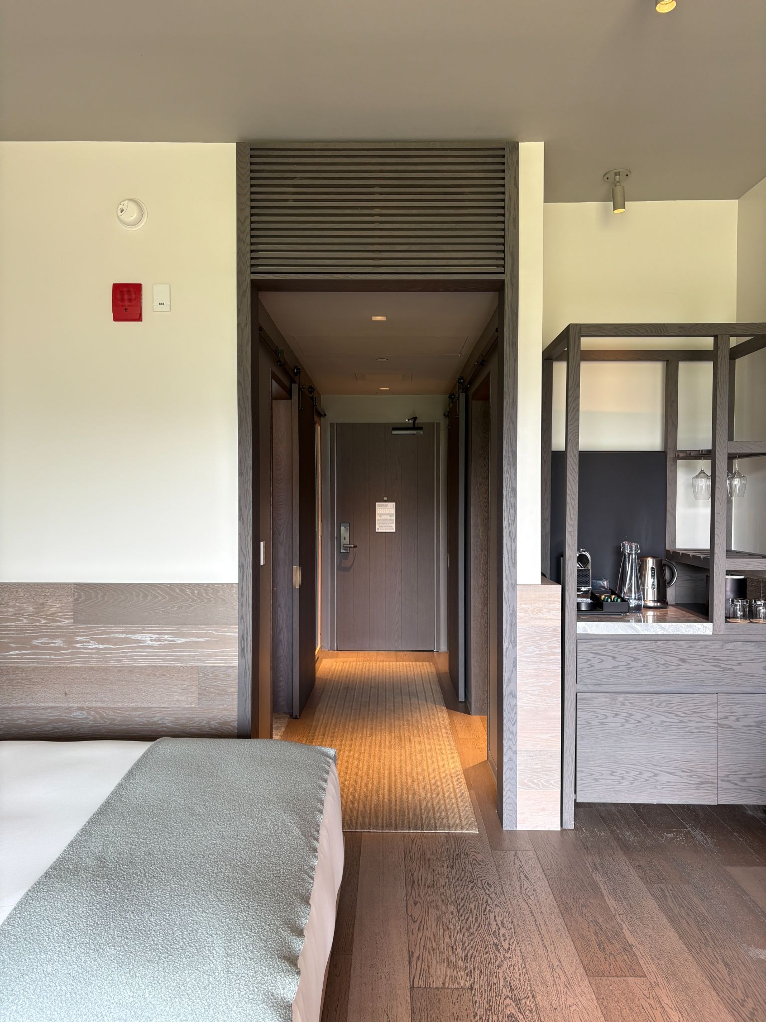 2 Queen bed room layout