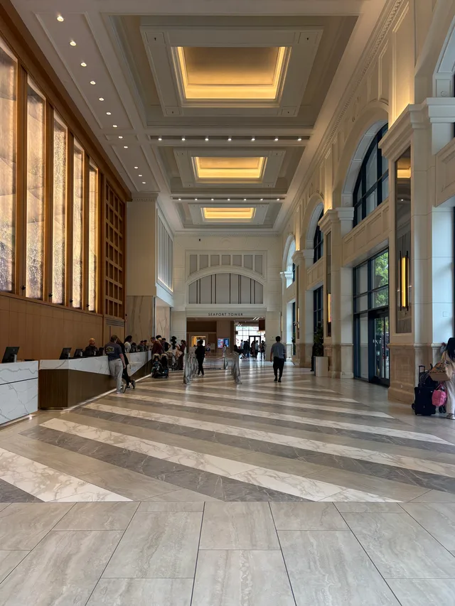 Day4 Lobby Corridorcheckout 7406