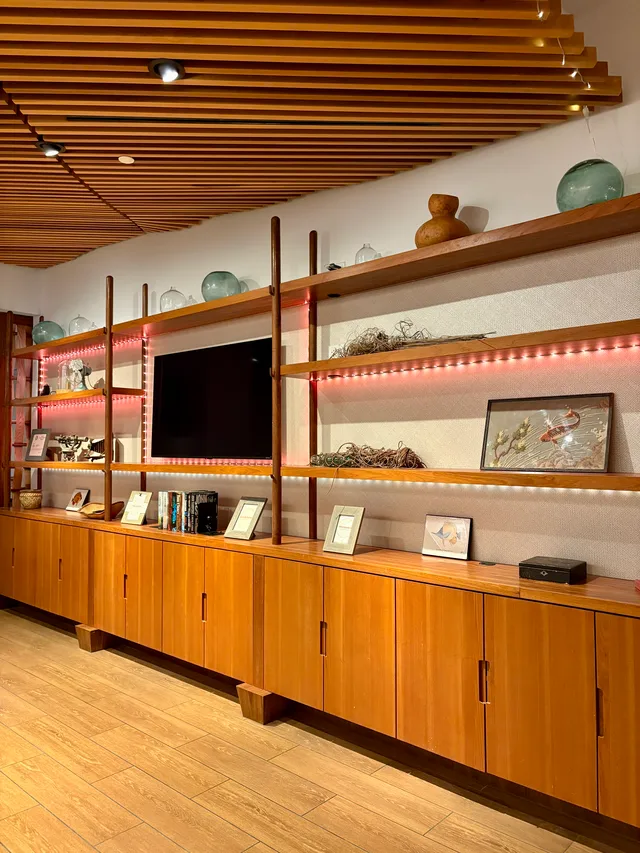 Hotel lobby - decors shelves