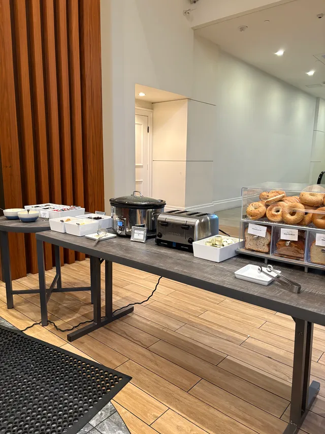 Day2 Breakfast Thelanding Bageltoaststation 7236
