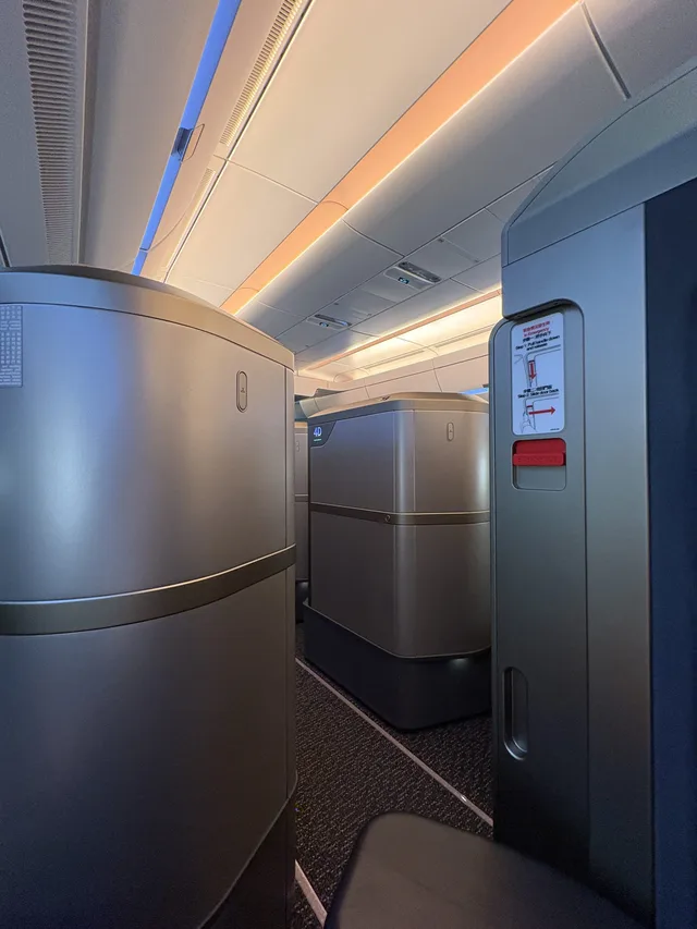 Maximum privacy when sitting inside the seat