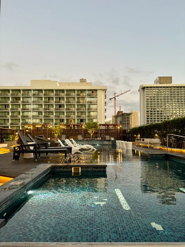 Outdoor splash pool