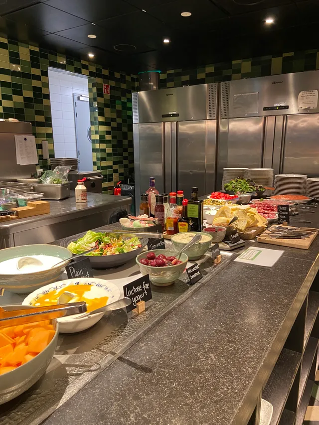 Breakfast bar