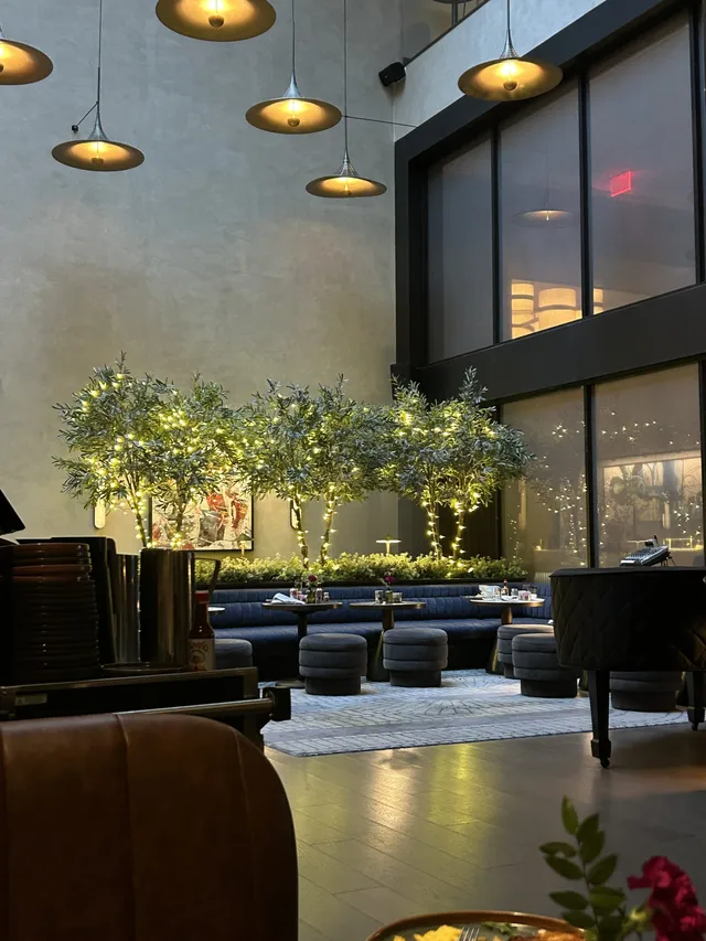 Breakfast dinning room