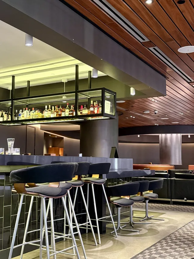 Fully service wet bar in the One World lounge