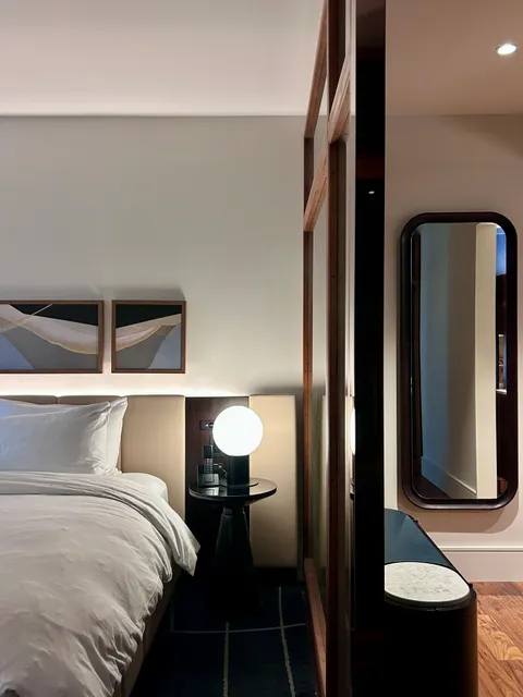 Park Hyatt Toronto King Bed Side Table And Mirror Yorkville