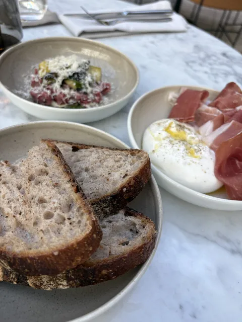 Villa Copenhagen Bar Burrata Steak Tartare