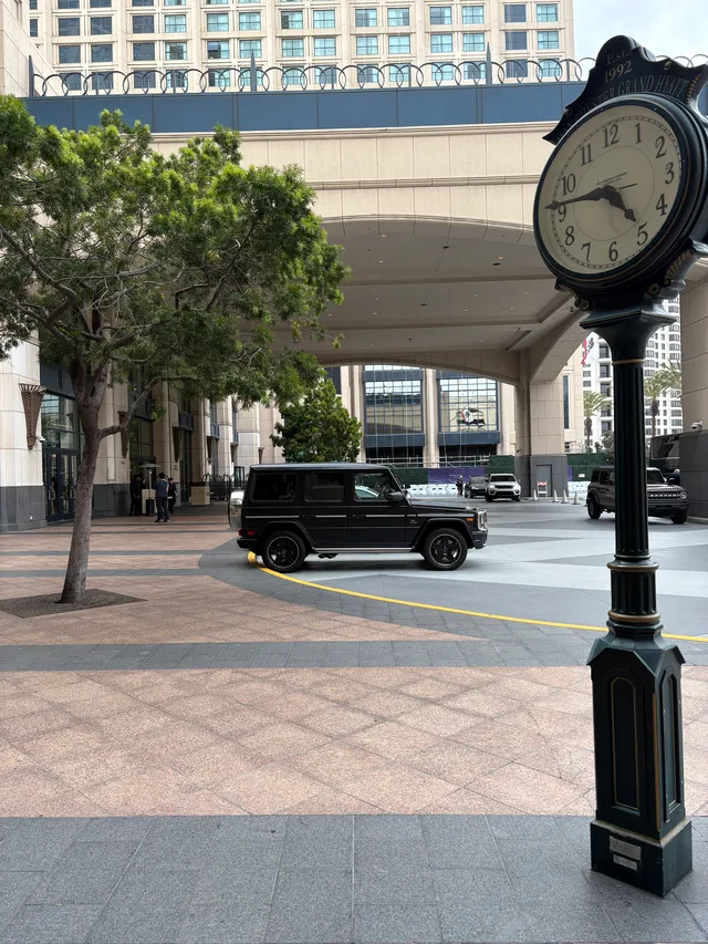 Day3 Exterior Clockportecochere 7356