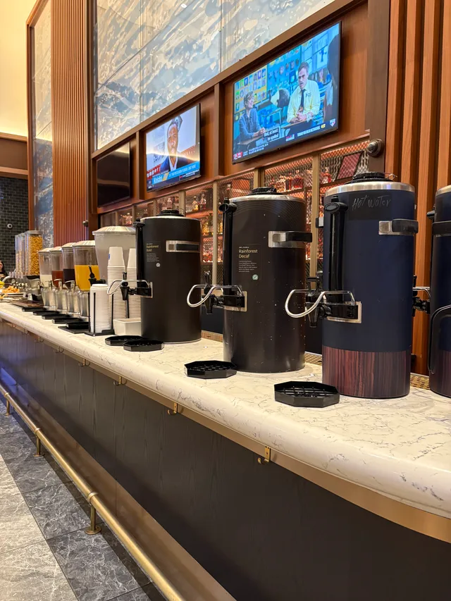 Pick Day2 Breakfast Thelanding Coffeeurns 7237