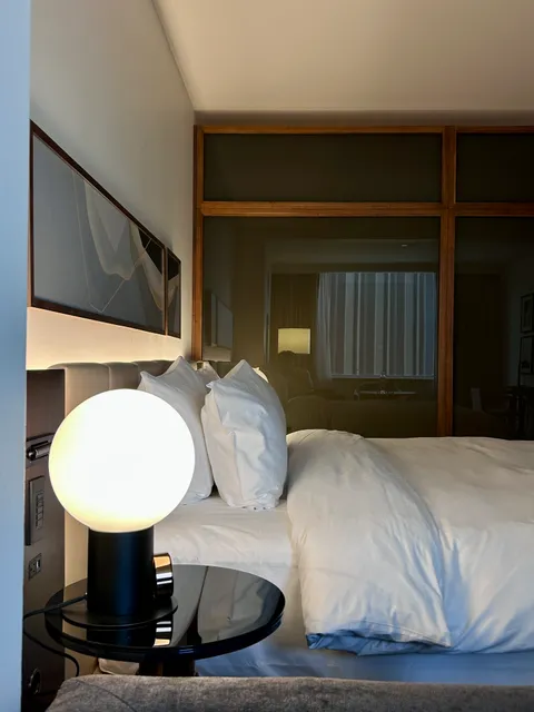 Park Hyatt Toronto King Bed And Smoked Glass Divider Yorkville