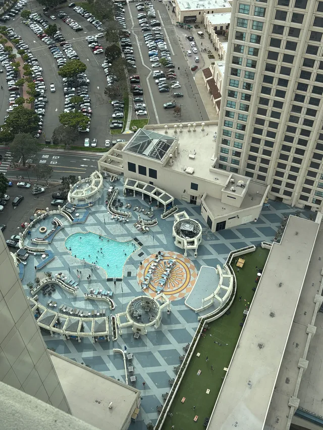 Pick Day3 Pool Aerialview 7359