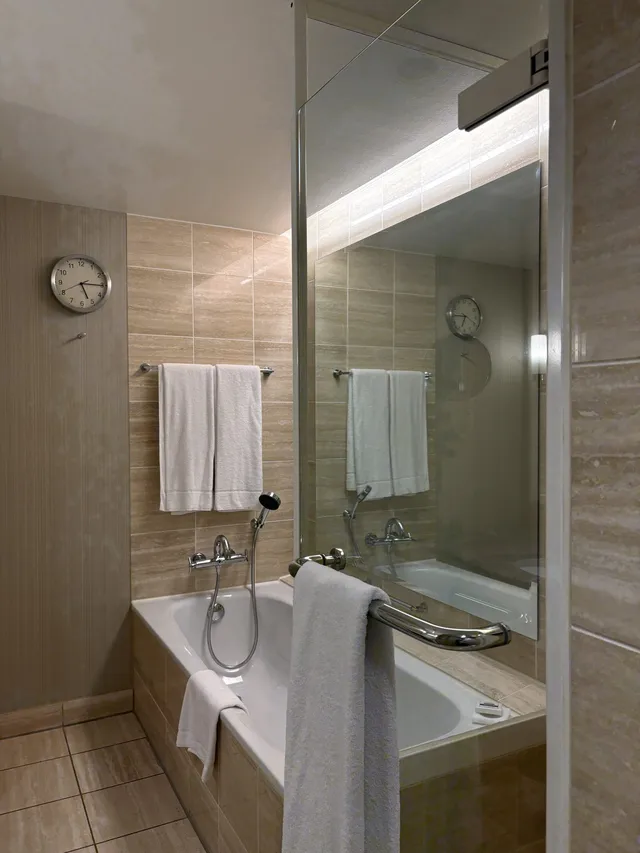 Bathtub and showers