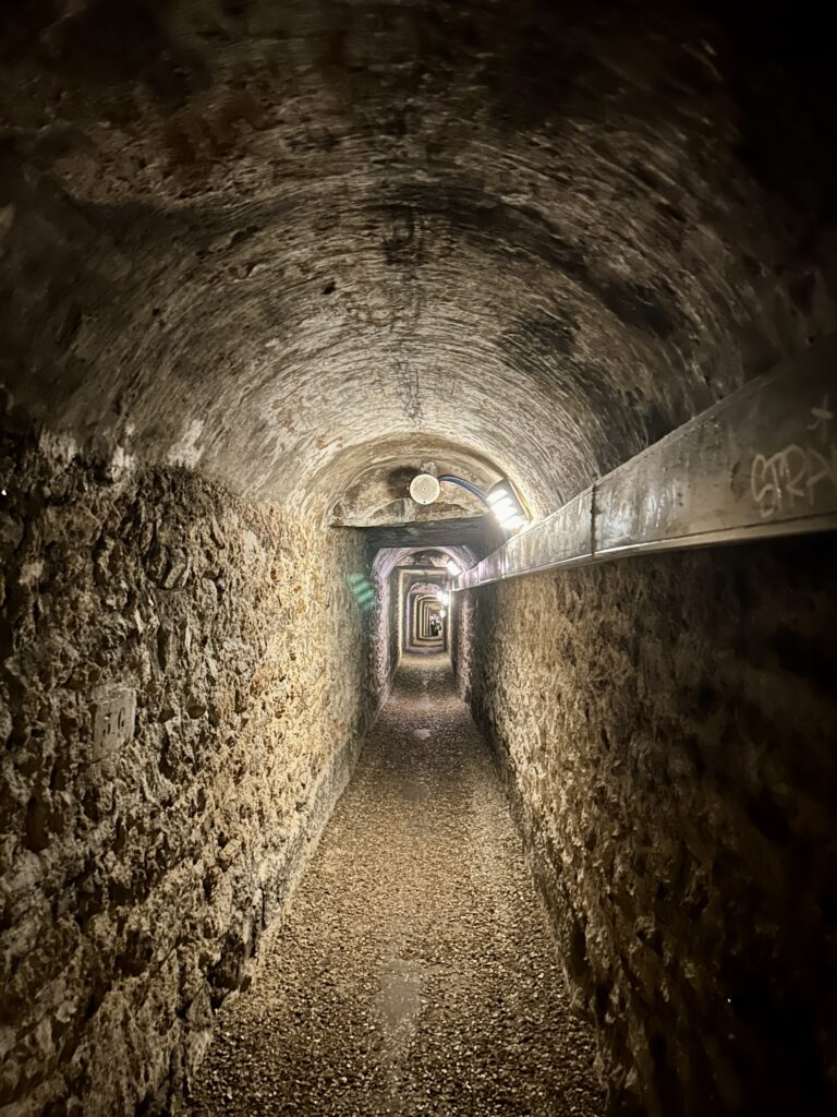 catacombes walkway